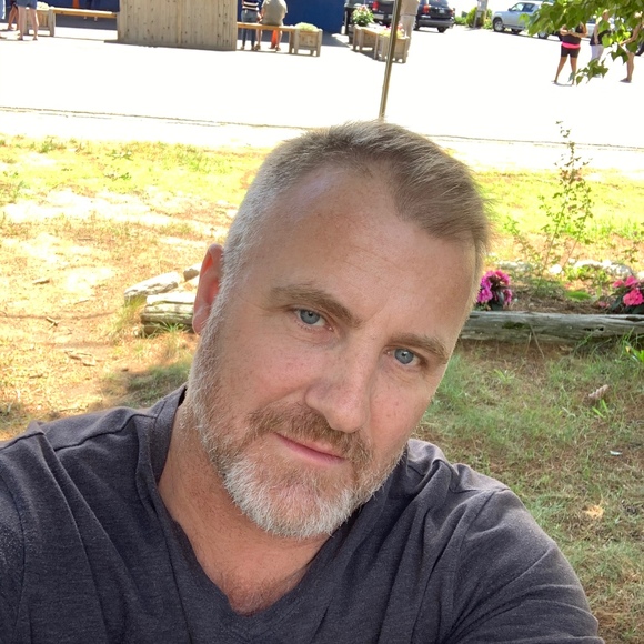 Profile Picture of Richard L (@skinsfan1969) on Poshmark