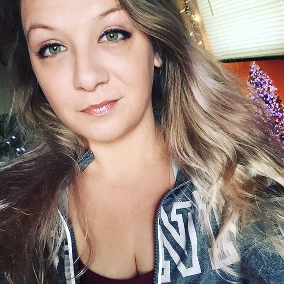 Profile Picture of Ruby Knapp (@rubyk88) on Poshmark