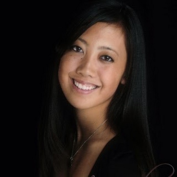 Profile Picture of Amanda Taketa (@aktaketa) on Poshmark