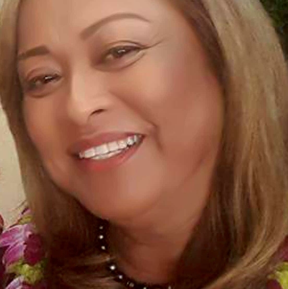 Profile Picture of Dorena Kalaau (@dorenaka) on Poshmark