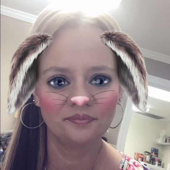 Profile Picture of Torrie Minter (@torrie_m) on Poshmark