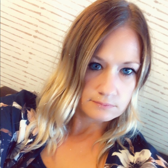 Profile Picture of Cassandra Silver (@cass0282) on Poshmark