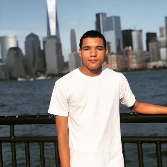 Profile Picture of Moises Rodriguez (@moisesr12502) on Poshmark