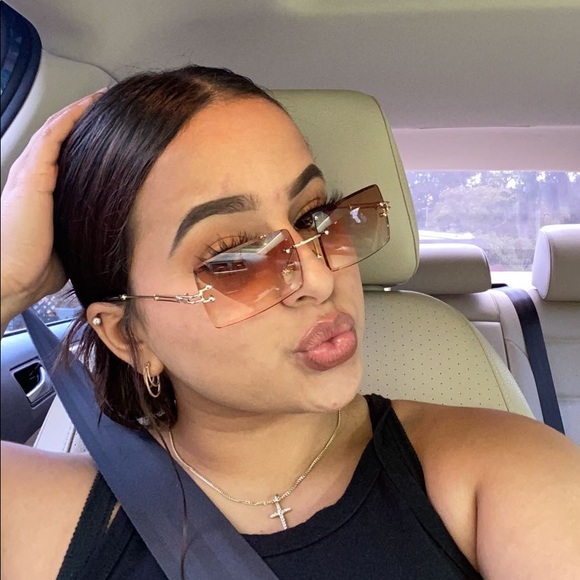 Profile Picture of Jocelyn Alicea (@joceyyali) on Poshmark