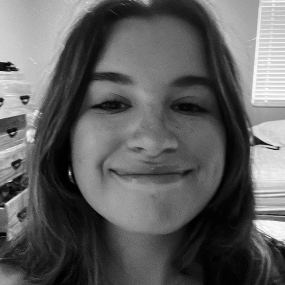 Profile Picture of Stella Nicholas (@stellawestella) on Poshmark