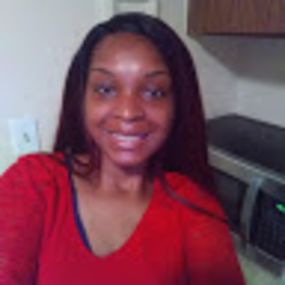 Profile Picture of Danielle Samuels (@daniellesamu572) on Poshmark