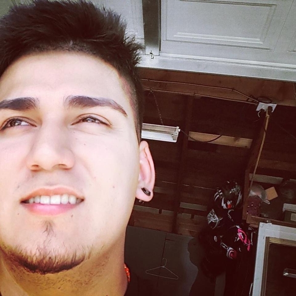 Profile Picture of Jason Martinez (@martinezboy0118) on Poshmark