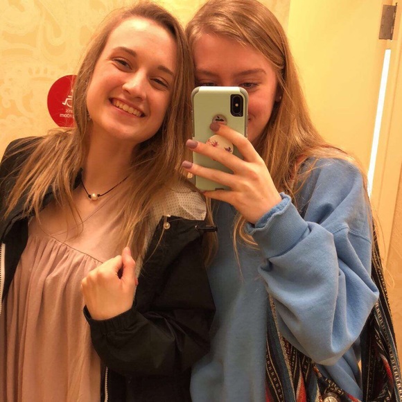 Profile Picture of Mckenzie Shellnutt (@m_shellnutt) on Poshmark