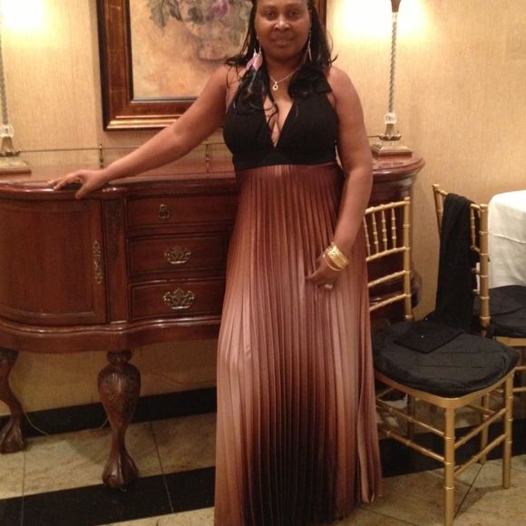 Profile Picture of Iona Roberts (@roberts51) on Poshmark