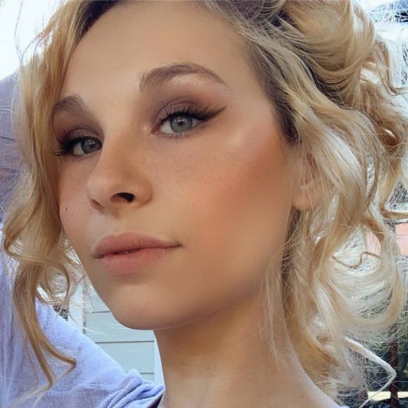Profile Picture of Stephanie Karabinus (@steeeph19827) on Poshmark