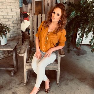 Profile Picture of Danielle Farnesi (@danielle.farnesi) on Facebook