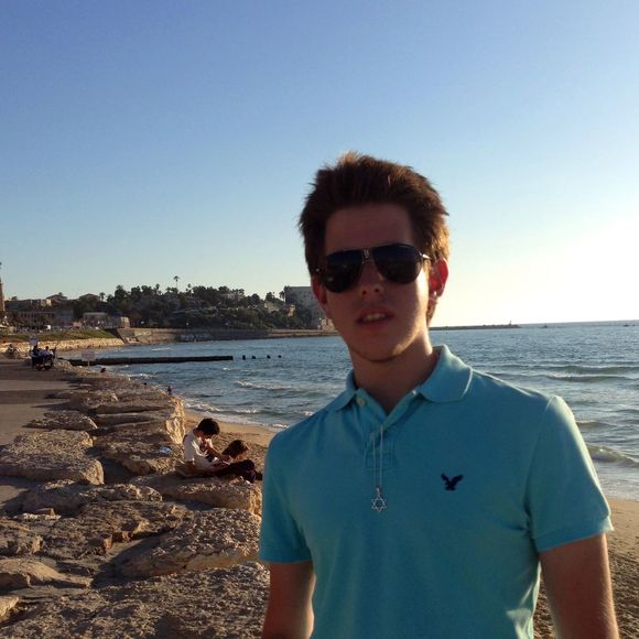 Profile Picture of Damian Mendelsohn (@damianm21) on Poshmark