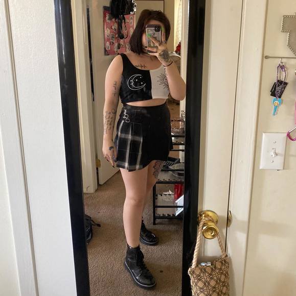 Profile Picture of Juliana Kulikowska (@jewelz2697) on Poshmark