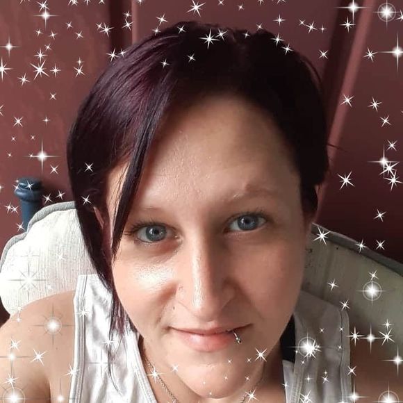 Profile Picture of Bethany Christensen (@bethielin) on Poshmark