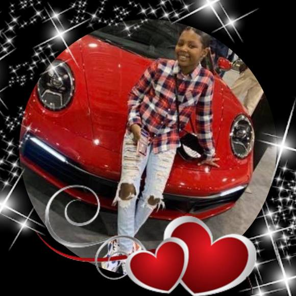 Profile Picture of Devida Bailey-robinson (@mrsamin36) on Poshmark