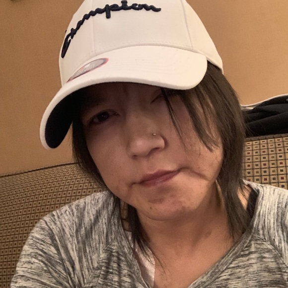 Profile Picture of Lorna Day (@lornaday185) on Poshmark