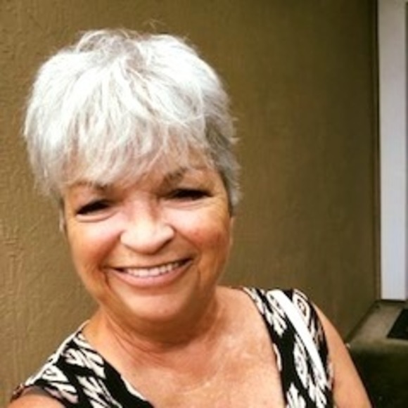 Profile Picture of Maureen Hatcher (@maureen_hatcher) on Poshmark