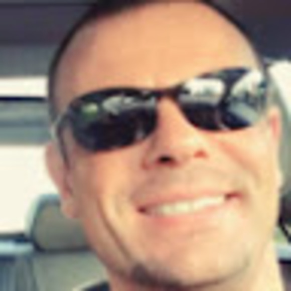 Profile Picture of Andrea Minnucci (@aminnucci3) on Poshmark