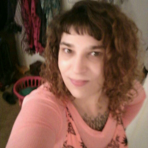 Profile Picture of Tanya Moscatelli (@mariemoscatelli) on Poshmark