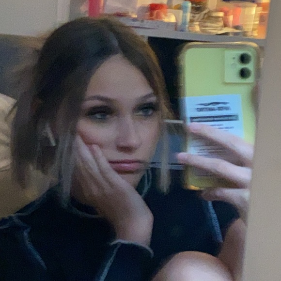 Profile Picture of Emily Kotrys (@emilykotrys) on Poshmark