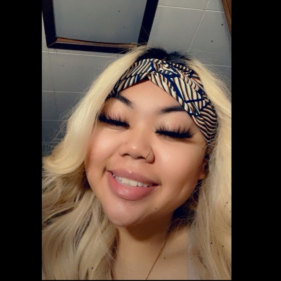 Profile Picture of Kaykay Sayasit (@kaykaysayasit__) on Poshmark