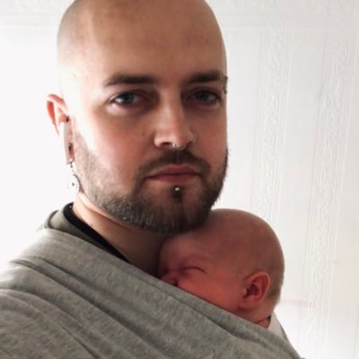 Profile Picture of  💜 🖤 luke ray di marco campbell  📚 🥊 (@chainuptheswing) on Twitter