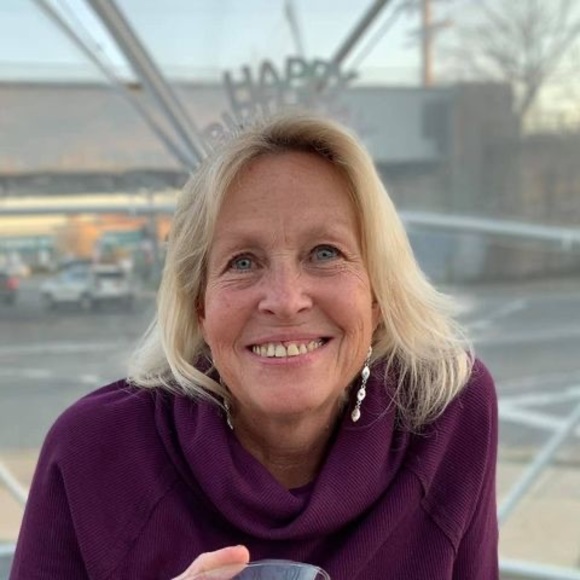 Profile Picture of Lynn Calby (@lynncalby) on Poshmark