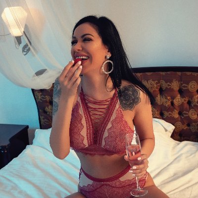 Profile Picture of Tracylowe (@tracy_lowe15) on Twitter