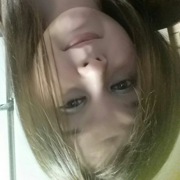 Profile Picture of Cindi Krisantz (@clkrisa) on Poshmark
