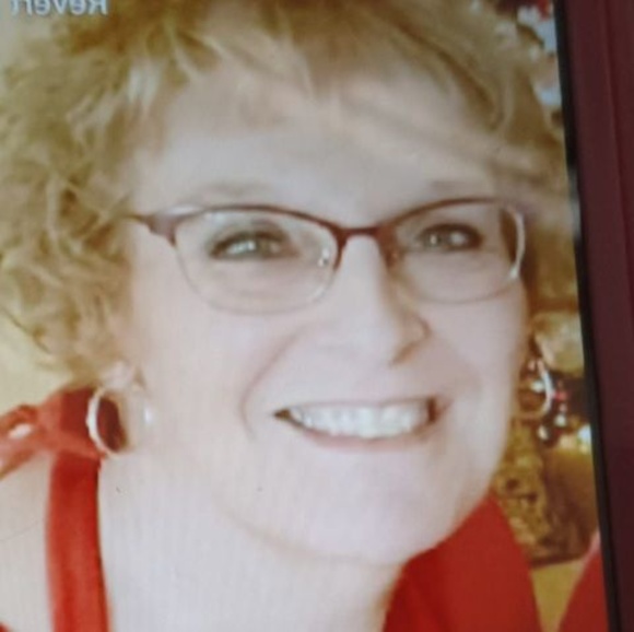 Profile Picture of Cindy Catlin (@cindi_catlin) on Poshmark