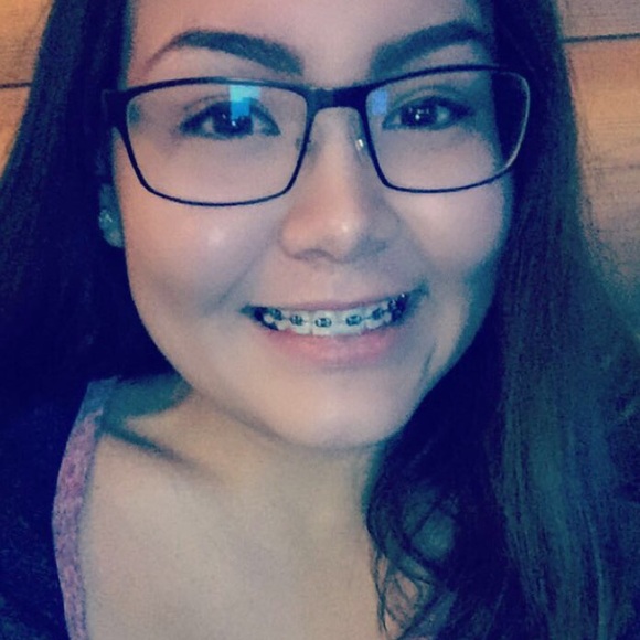 Profile Picture of Brittany Nayakik (@brittanynrenee) on Poshmark