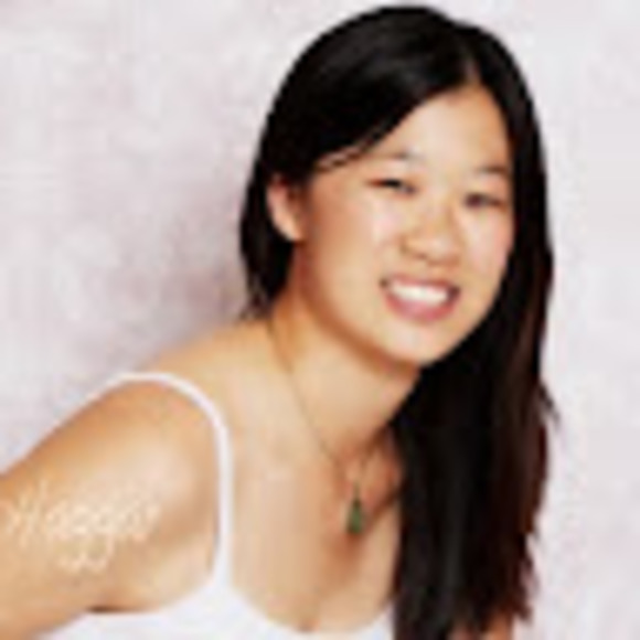 Profile Picture of Amanda Chow (@amanda_chow) on Poshmark