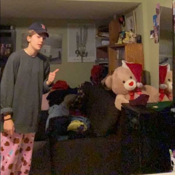 Profile Picture of Kacie Amyotte (@kacieamyotte) on Poshmark