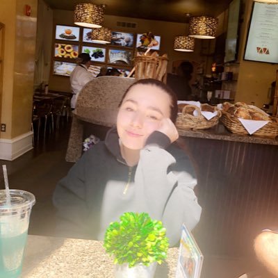 Profile Picture of Claudia Pierce (@claudpierce25) on Twitter