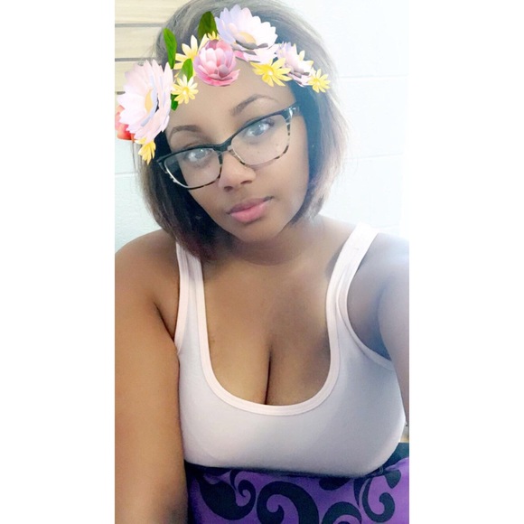 Profile Picture of Brianna Tines (@btines) on Poshmark