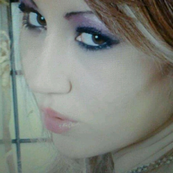 Profile Picture of Carly Sambrick (@1timedesign) on Poshmark