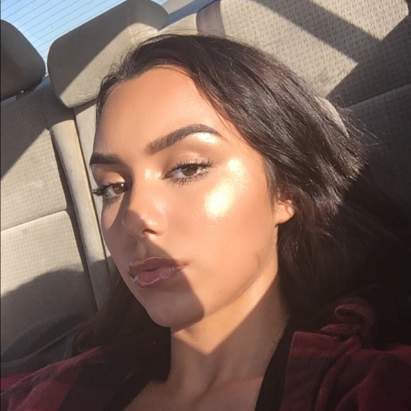 Profile Picture of Ella Estlund (@gestlund) on Poshmark