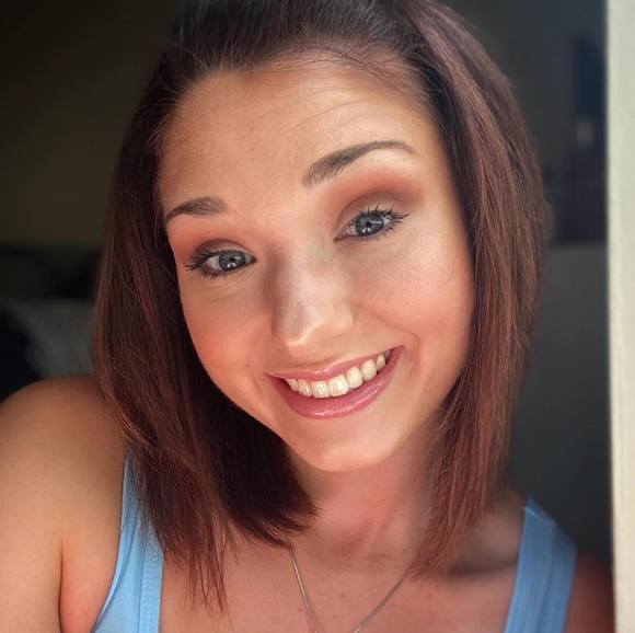 Profile Picture of Amber Deblauwe (@amberdeblauwe) on Poshmark