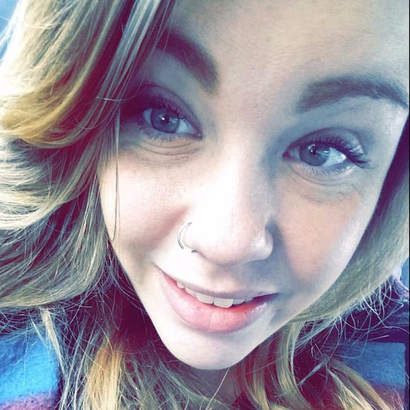 Profile Picture of Nikki Dimarzio (@nikkiamber93) on Poshmark