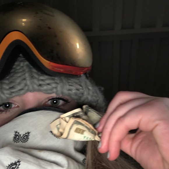 Profile Picture of Goldie Graulich (@goldiegraulich) on Poshmark