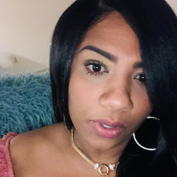 Profile Picture of Annery Adrian (@anneryadrian) on Poshmark