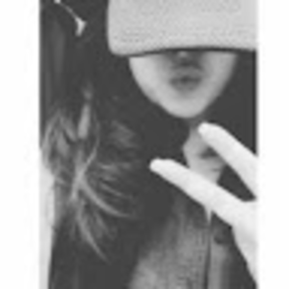 Profile Picture of Brianna Banks (@blueredder77) on Poshmark