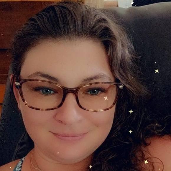 Profile Picture of Katie Devine ahern (@kat8306) on Poshmark