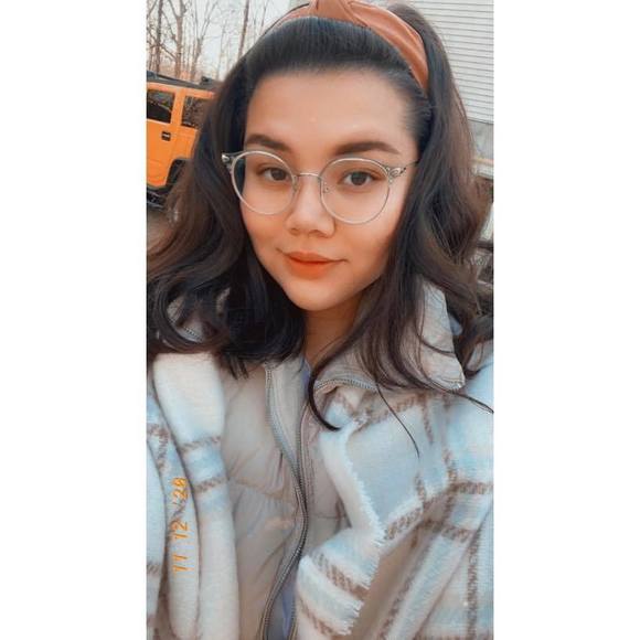 Profile Picture of Julia Jacoby (@jjuliaaa) on Poshmark