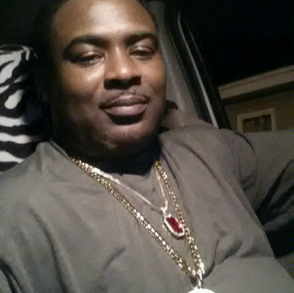 Profile Picture of Larry Stanback (@larstan) on Poshmark