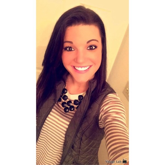Profile Picture of Lisa Riel (@lrirl) on Poshmark