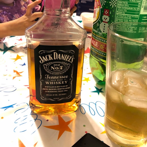 Profile Picture of Edison Cutti (@vegeta153) on Poshmark