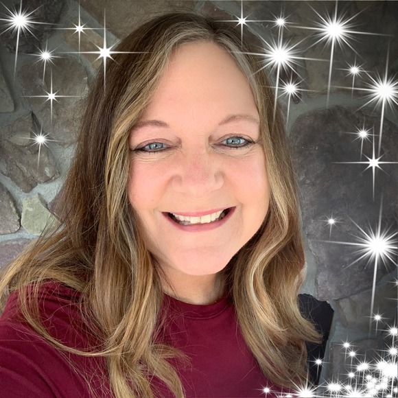 Profile Picture of Sherry Molnar (@slm1268) on Poshmark