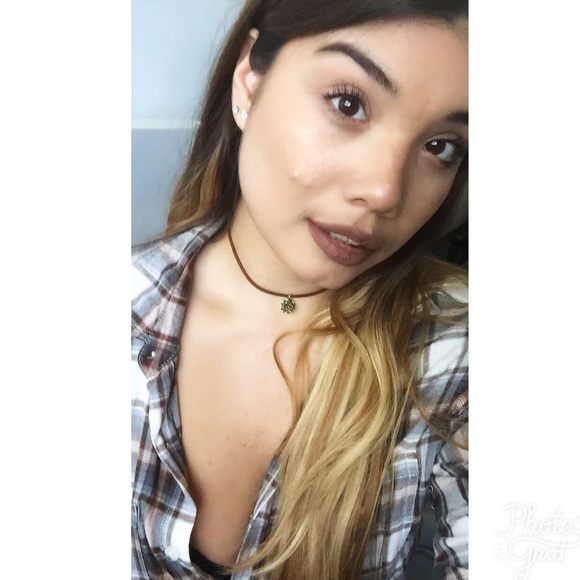 Profile Picture of Paola Coria (@paochi3122) on Poshmark
