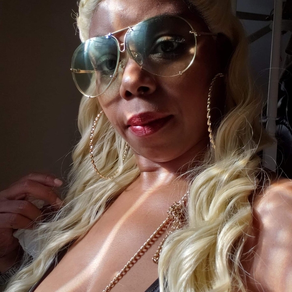 Profile Picture of Gladys Segers (@gladyssegers) on Poshmark